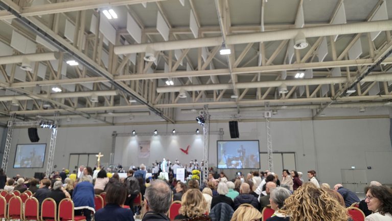 “Amici, mangiate, bevete; inebriatevi d’amore”. Una giornata immersi nell’amore di Dio alla 45ª Convocazione regionale del RnS Abruzzo